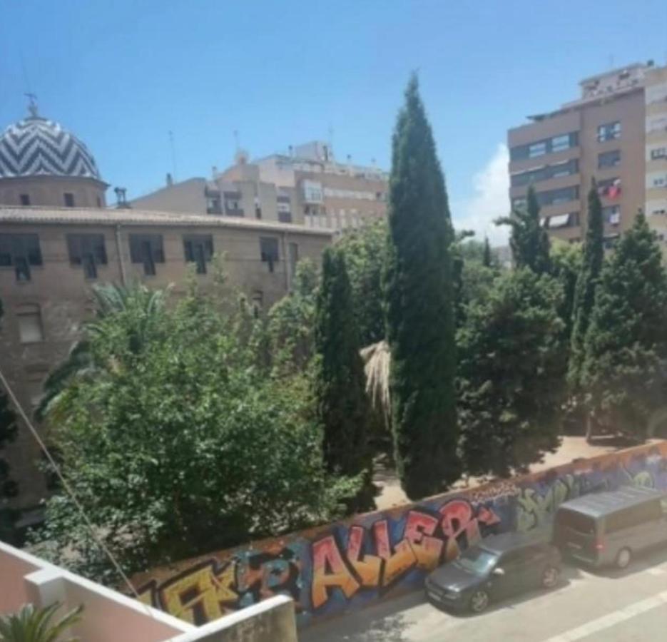 Familyhomestay Valencia Exteriör bild